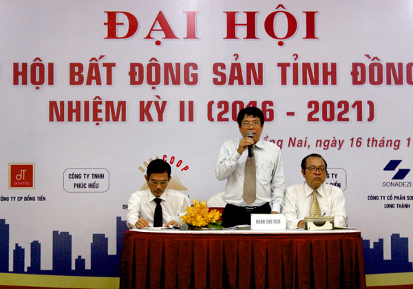 ông Nguyễn Thanh Lâm, Chủ tịch Hiệp hội Bất Động sản Đồng Nai nhiệm kỳ II (2016-2021) giữa và 2 Phó chủ tịch.
