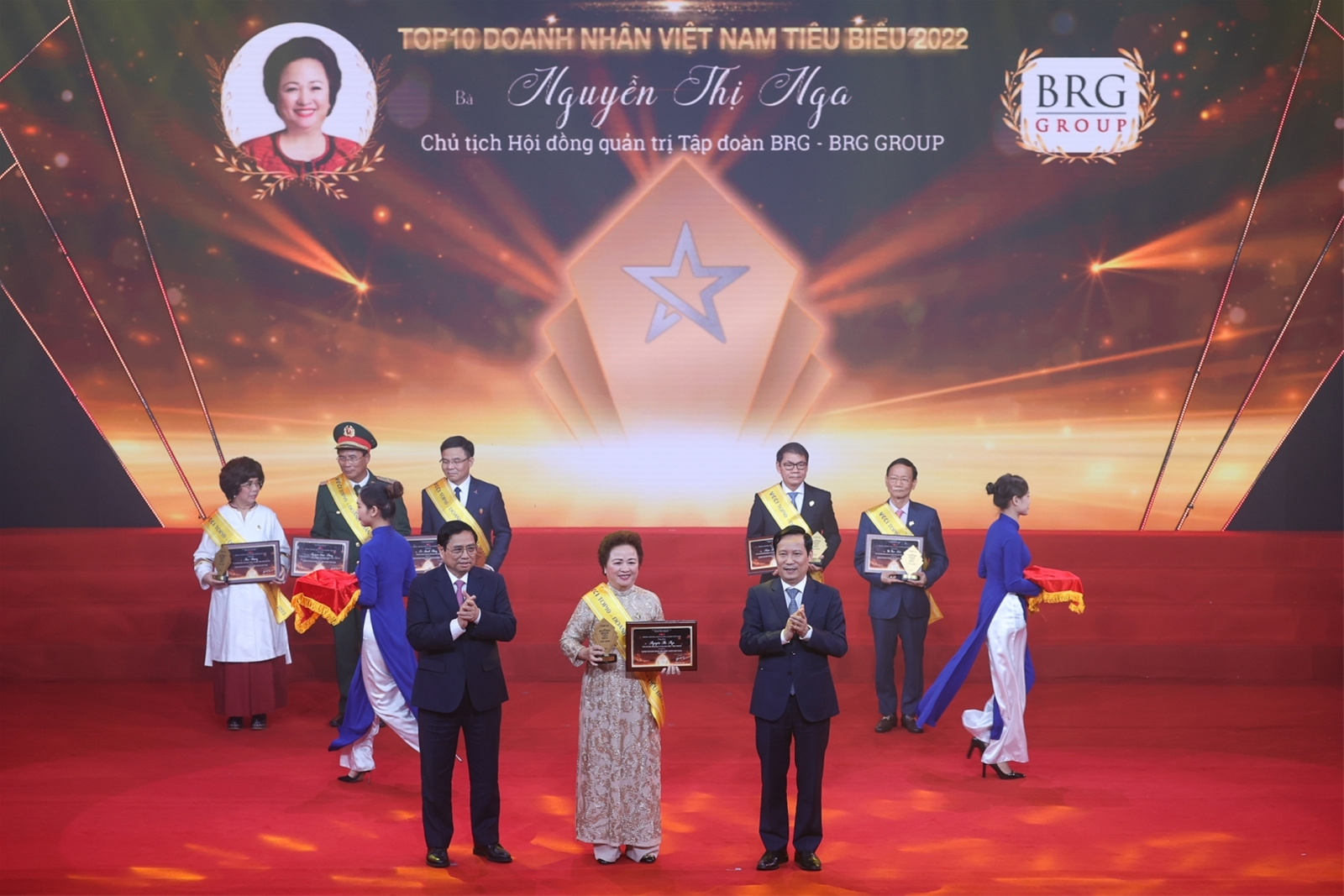 Chủ tịch Tập đoàn BRG nhận danh hiệu "Top 10 Doanh nhân tiêu biểu nhất Việt Nam năm 2022"