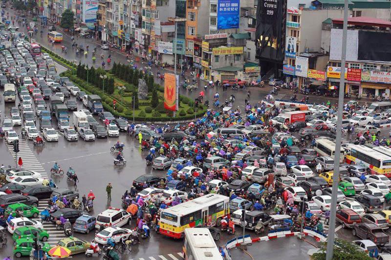 Hinode City: Cơ hội mua nhà gần phố cổ cho dân văn phòng Ngã 7 người chật như nêm, di chuyển từ khu trung tâm về nhà là một cực hình với dân văn phòng vừa trải qua 8 tiếng làm việc căng thẳng