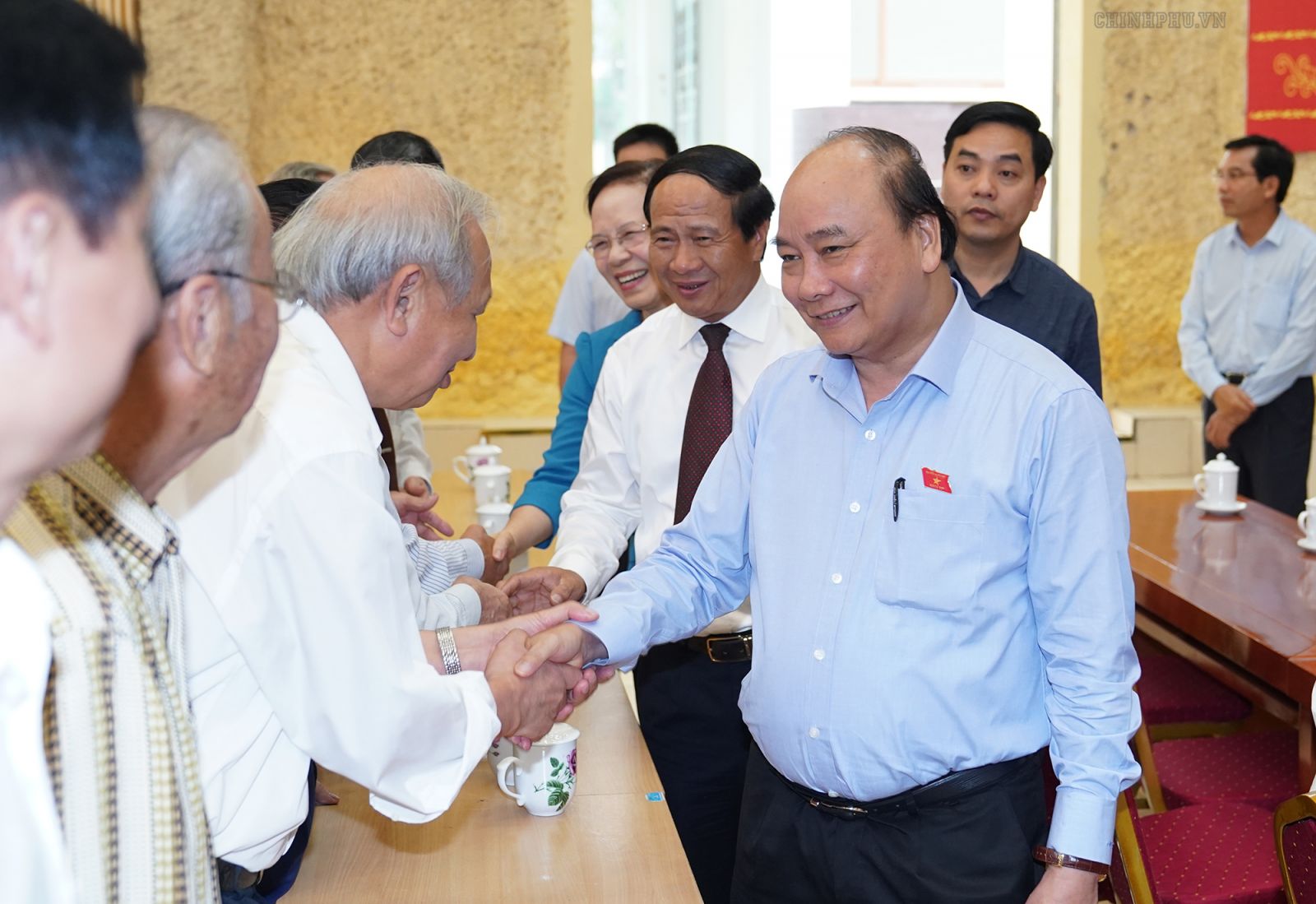 Thủ tướng Nguyễn Xuân Phúc tiếp xúc cử tri tại huyện Kiến Thụy, Hải Phòng. Ảnh: VGP/Quang Hiếu