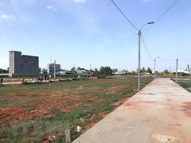 Khu vực đất phân lô bán nền mới hình thành. (Ảnh : Nguyễn Thanh/TTXVN)