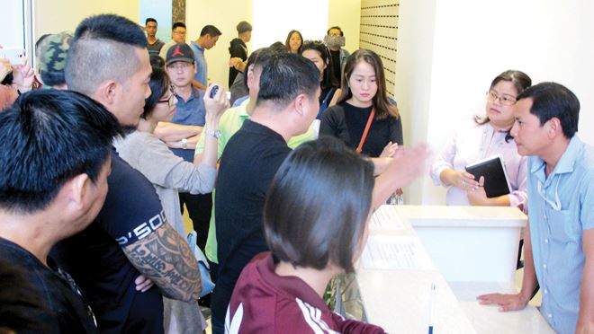 Tranh chấp kéo dài khiến chính cư dân là người chịu thiệt.
