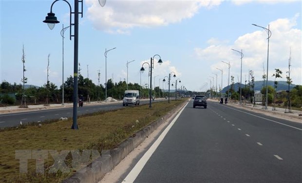 Đường giao thông trên đảo Phú Quốc. (Ảnh: Lê Huy Hải/TTXVN)