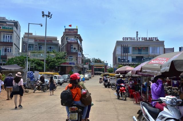 Phát triển “nóng” du lịch, nhiều nhà đầu tư mua đất xây dựng cơ sở kinh doanh đón đầu khách du lịch