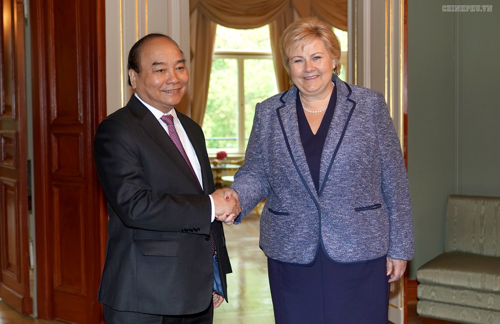 Thủ tướng Nguyễn Xuân Phúc và Thủ tướng Vương quốc Na Uy, bà Erna Solberg. Ảnh: VGP/Quang Hiếu