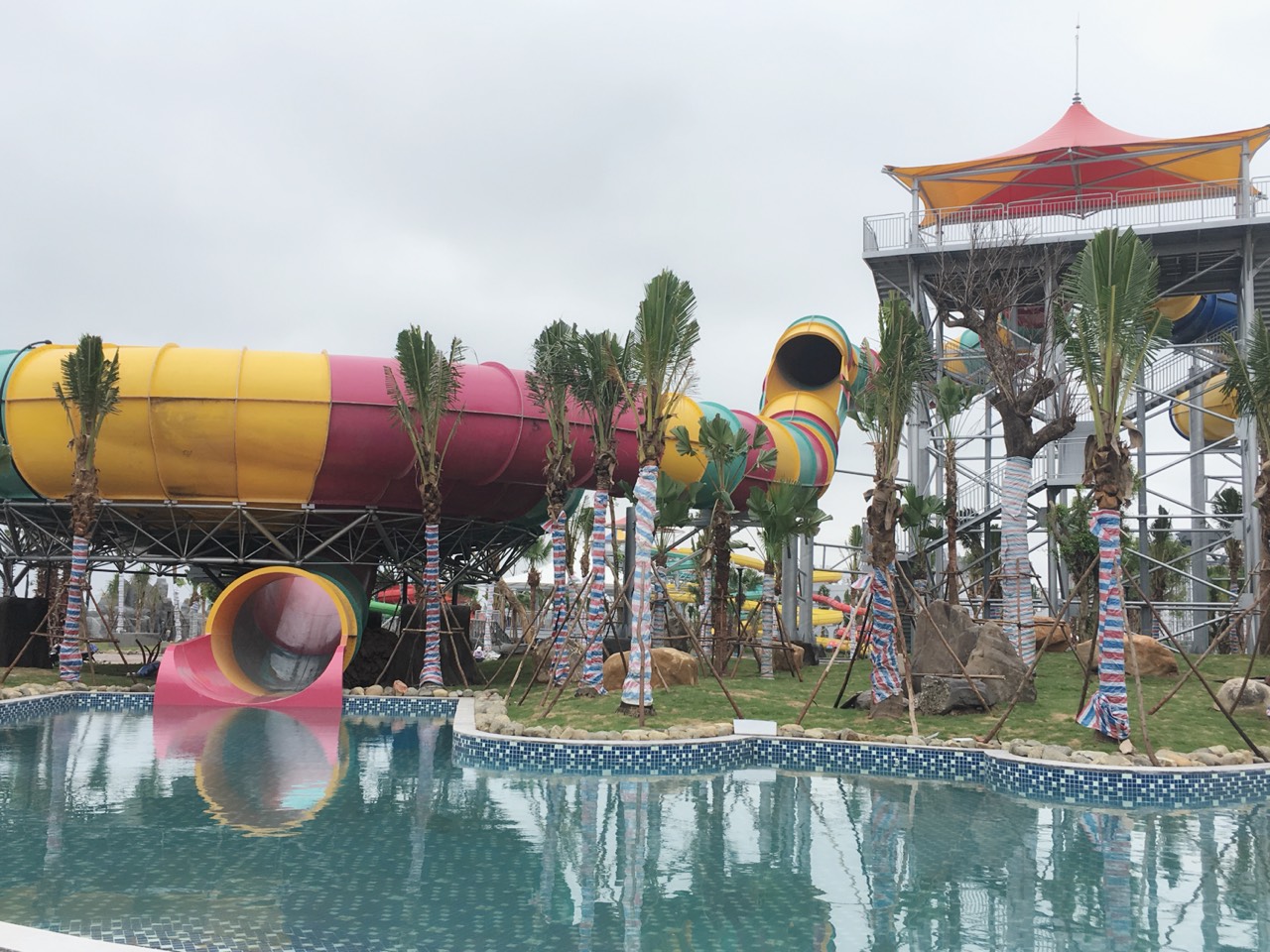 Trò chơi trượt đường ống khổng lồ