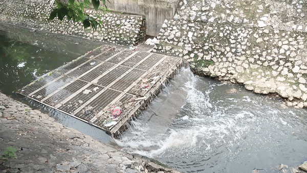 Đến ngày hôm nay dòng nước xanh của sông dần biến mất