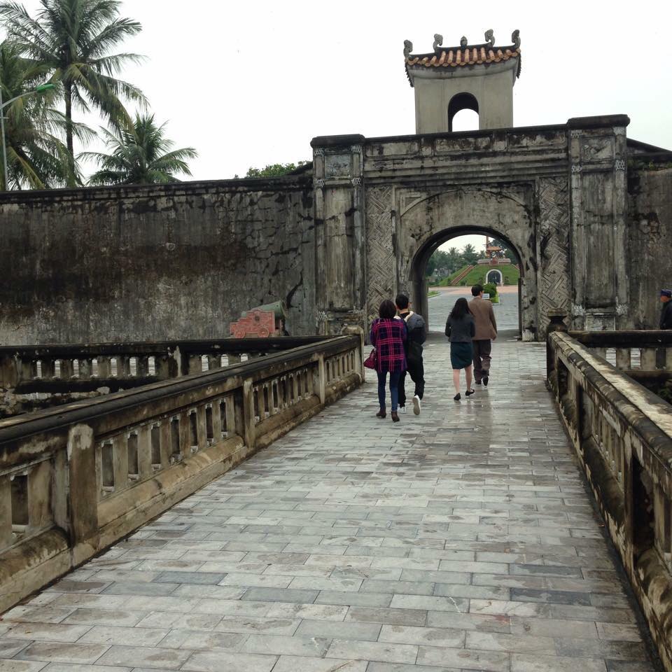 Cho tôi hôm nay vào thành cổ...