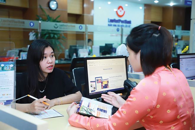 Nhiều nhà băng vẫn triển khai các gói tín dụng cho người mua nhà. Ảnh: Dũng Minh