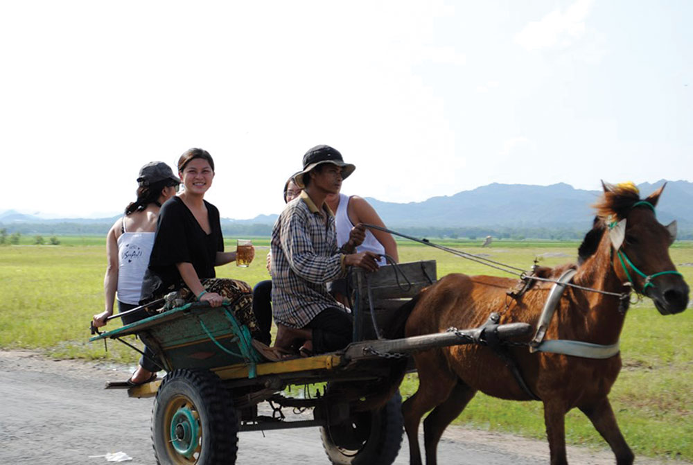 Xe ngựa là phương tiện giao thông cần khai thác du lịch ở Bảy Núi