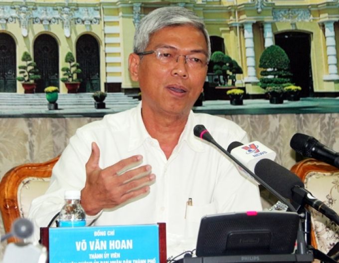 Ông Võ Văn Hoan, Chánh Văn phòng UBND TPHCM thông tin với báo chí về