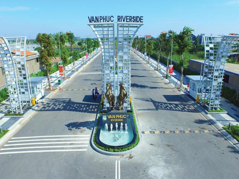 Chưa xong đền bù, giải tỏa nhưng chủ đẩu tư Dự án Vạn Phúc Riverside vẫn rầm rộ mở bán. Ảnh: Gia Huy.