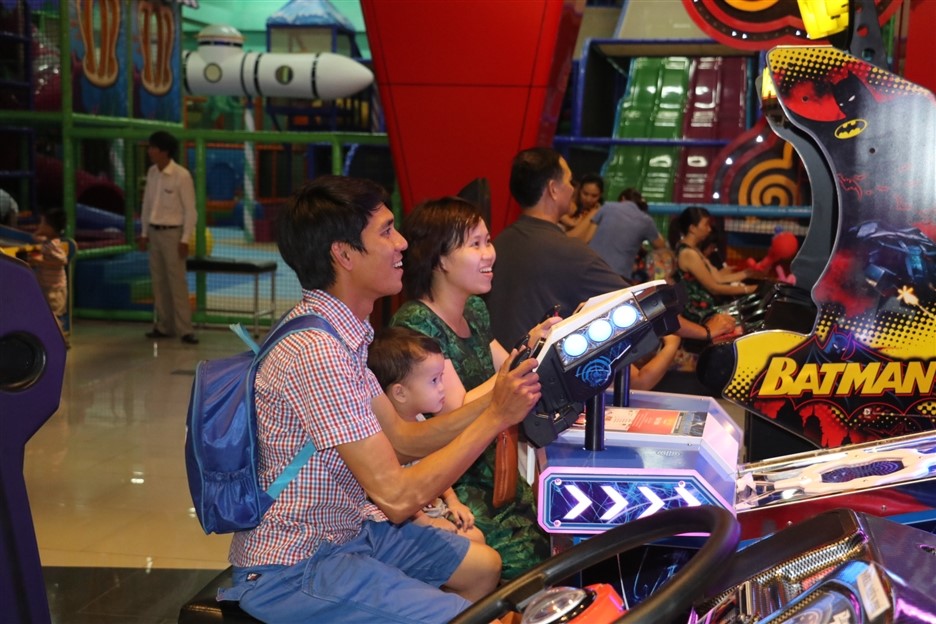 Những trò chơi hiện đại trong khu game bắn súng hơi quy mô lớn nhất Việt Nam với diện tích 250m2 khiến cả bố mẹ lẫn các con đều thích mê.