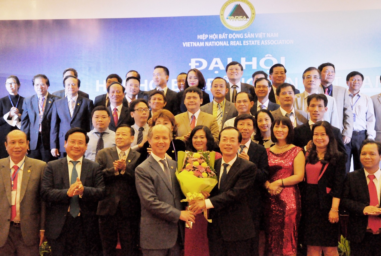 Ông Phạm Hồng Hà, Ủy viên Trung ương Đảng, Bộ trưởng Bộ Xây dựng chúc mừng BCH Hiệp hội BĐS Việt Nam nhiệm kỳ IV.