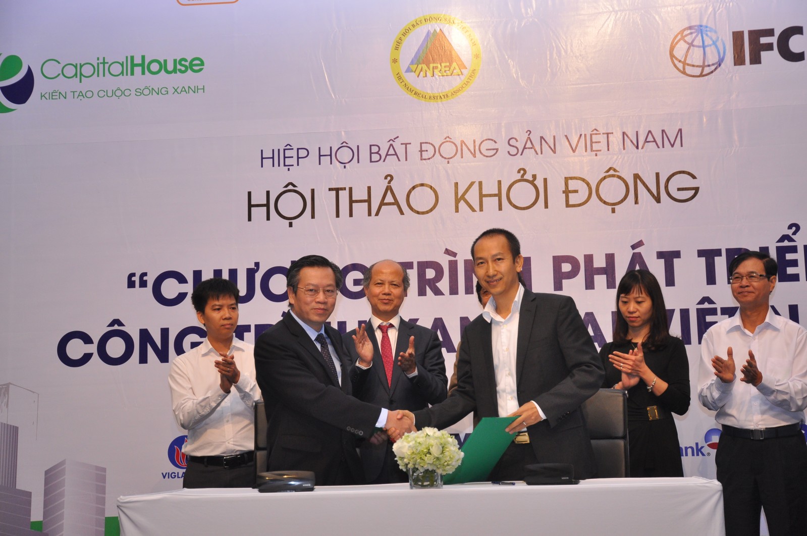 7 doanh nghiệp BĐS tiên phong ký cam kết tham gia chương trình phát triển Công trình Xanh tại Hội thảo khởi động “Chương trình Phát triển Công trình Xanh tại Việt Nam”
