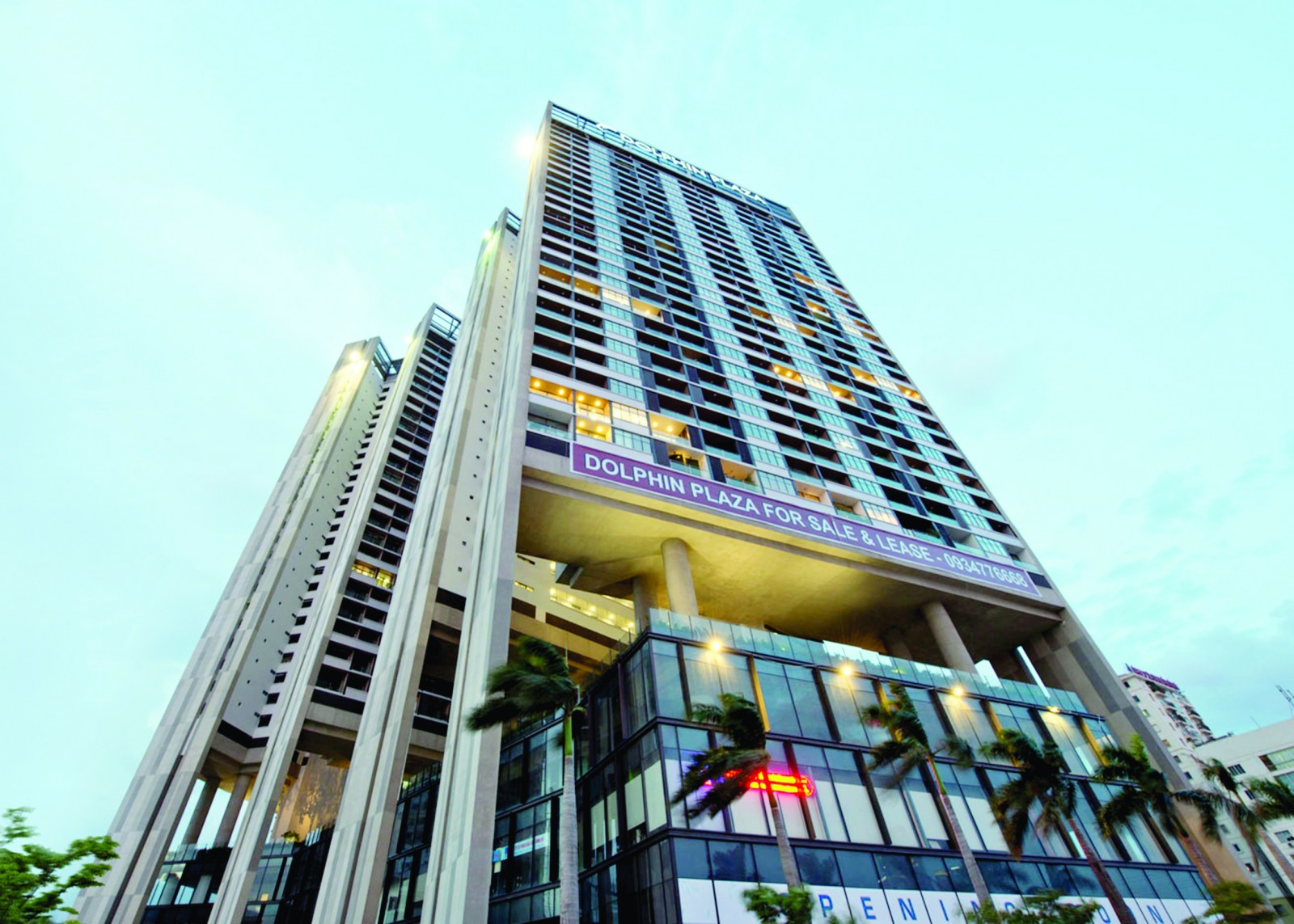 Tòa nhà chung cư cao cấp Dolphin Plaza.