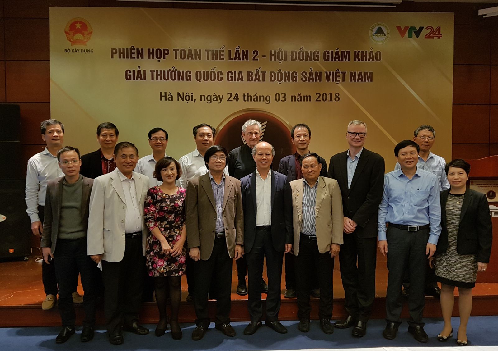 Hội đồng Giám khảo và Ban Tổ chức Giải thưởng Quốc gia Bất động sản Việt Nam.