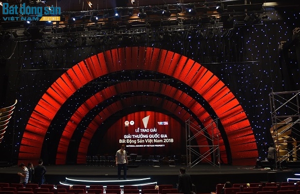 Sân khấu Lễ trao giải trước giờ 
