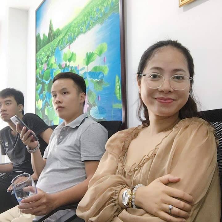 Phóng viên Nguyễn Huyền Thương