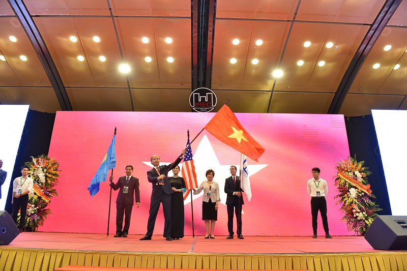 Lễ rước cờ Việt Nam tại phiên khai mạc IREC 2018.