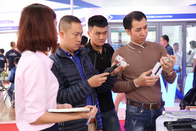 Khách hàng đều tò mò và ấn tượng với các sản phẩm của 3H