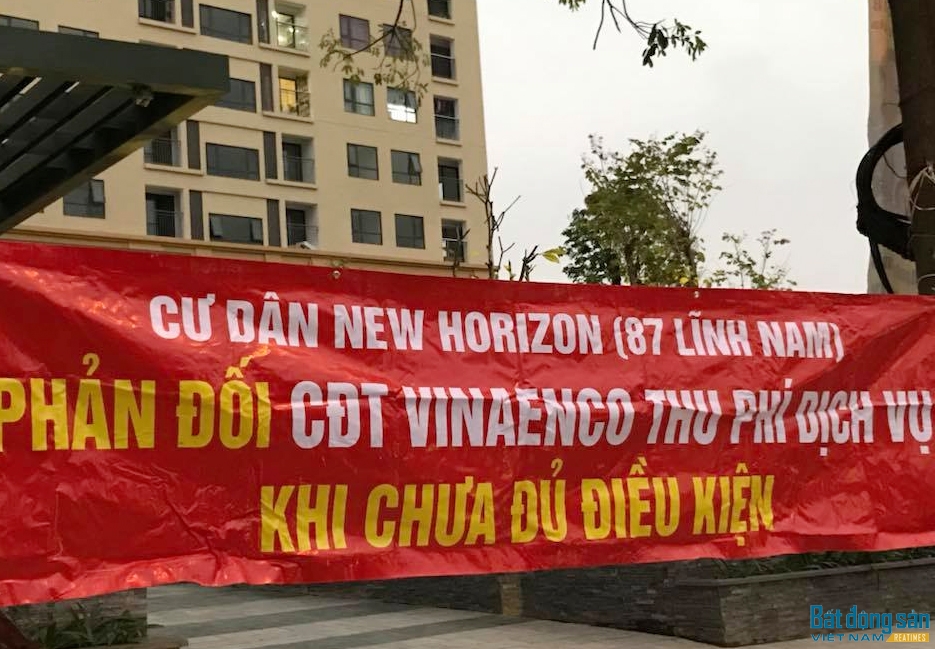 Đến nay đã là tháng 1/2017, Vinaenco chưa cung cấp cho cư dân các biên bản trên nhưng đã tổ chức ra thông báo thu tiền trông giữ xe. Bên cạnh đó, mức phí trông giữ xe mà chủ đầu tư đã điều chỉnh tại quyết định 08 trên là không đúng với nội dung buổi làm việc giữa đại diện cư dân và chủ đầu tư ngày 15/11/2017.