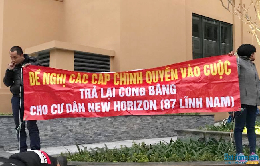 Cũng theo phản ánh của cư dân, hiện nay (tháng 1/2017), Vinaenco chưa cung cấp cho cư dân các biên bản trên nhưng đã tổ chức ra thông báo thu tiền trông giữ xe. Bên cạnh đó, mức phí trông giữ xe mà chủ đầu tư đã điều chỉnh tại quyết định 08 trên là không đúng với nội dung buổi làm việc giữa đại diện cư dân và chủ đầu tư ngày 15/11/2017.