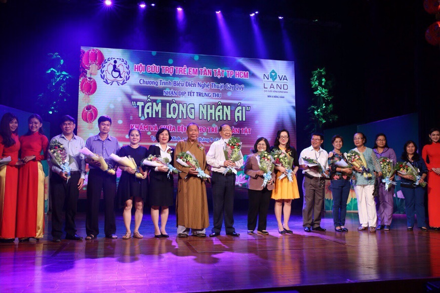 Chương trình “Tấm lòng nhân ái” của Hội Cứu trợ Trẻ em tàn tật TP.HCM nhằm gây quỹ chăm lo, giúp đỡ, chữa bệnh cho trẻ em tàn tật tại nhiều tỉnh thành.