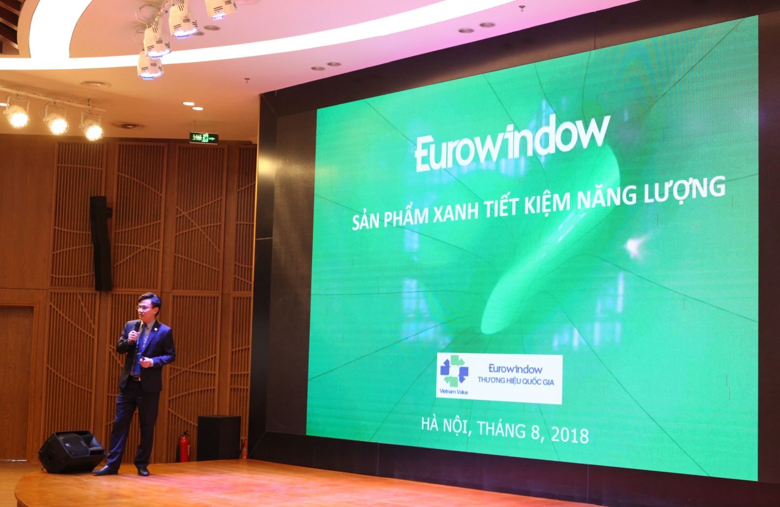 Ông Vũ Trọng Trung – Phó Tổng giám đốc Eurowindow đề cao sự am hiểu của các kiến trúc sư về đặc tính và chi phí của các loại vật liệu, từ đó đưa ra giải pháp sáng tạo nhưng vẫn hợp lý
