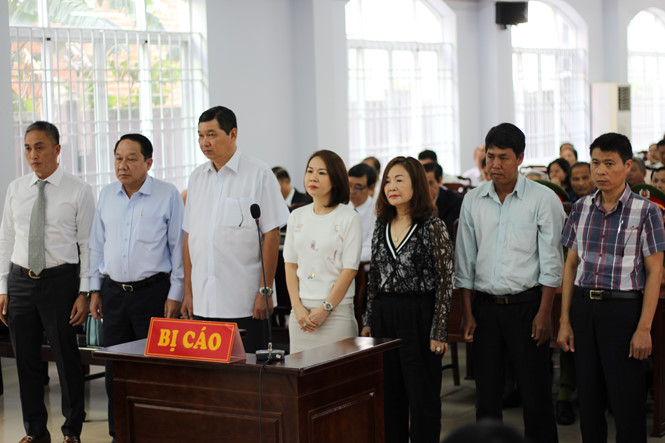 Hàng loạt lãnh đạo