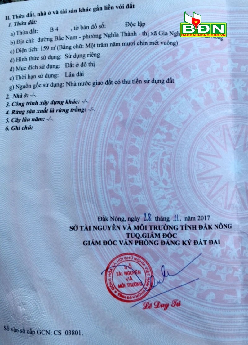 Ông Lê Duy Tú khẳng định chữ ký trong GCNQSDĐ do ông N.V.H chụp lại không phải của mình.