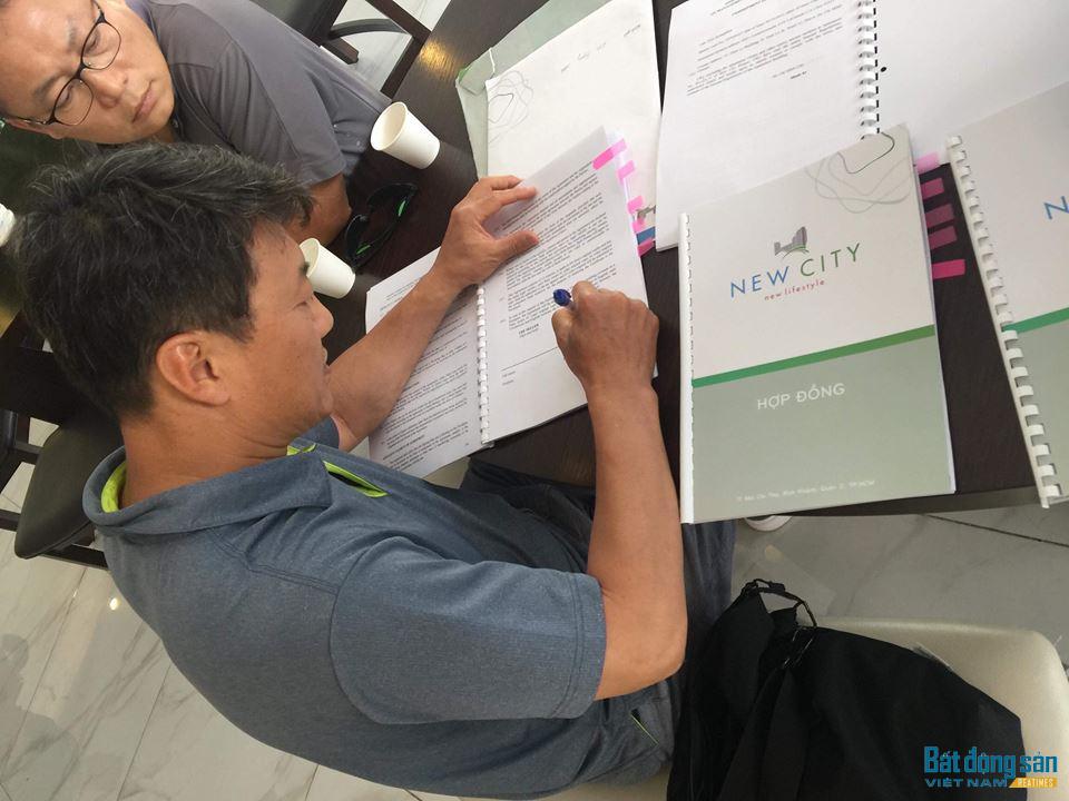 Mặc dù chưa được cơ quan chức năng cấp phép nhưng Thuận Việt vẫn ký hợp đồng mua bán với khách hàng