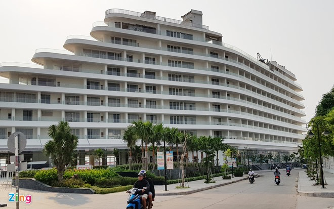Khách sạn hình con tàu ở Phú Quốc. Ảnh: Việt Tường.