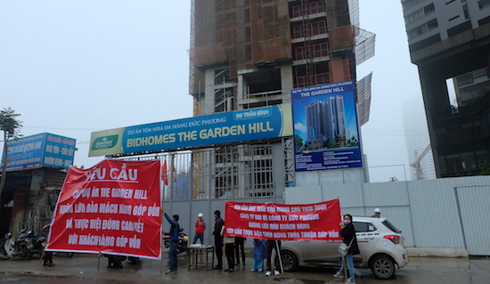 Khách hàng đấu tranh đòi quyền lợi tại chân dự án Bidhomes The Garden Hill.
