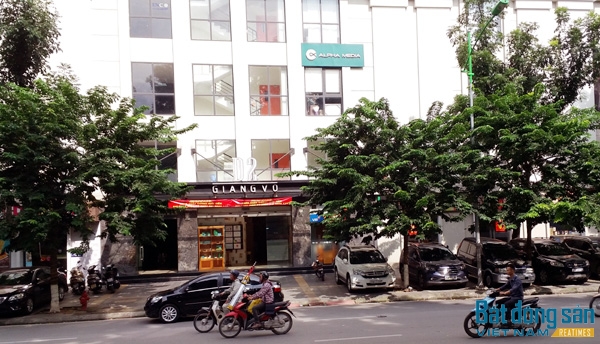 Mặt trước tòa D2 Giảng Võ. Ảnh: Vạn Xuân