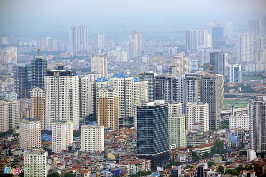 Nhiều chuyên gia nhận định, việc các cao ốc mọc lên đã gây áp lực lớn lên hạ tầng giao thông, khiến việc ùn tắc khó giải quyết. (Nguồn ảnh: Zing.vn)