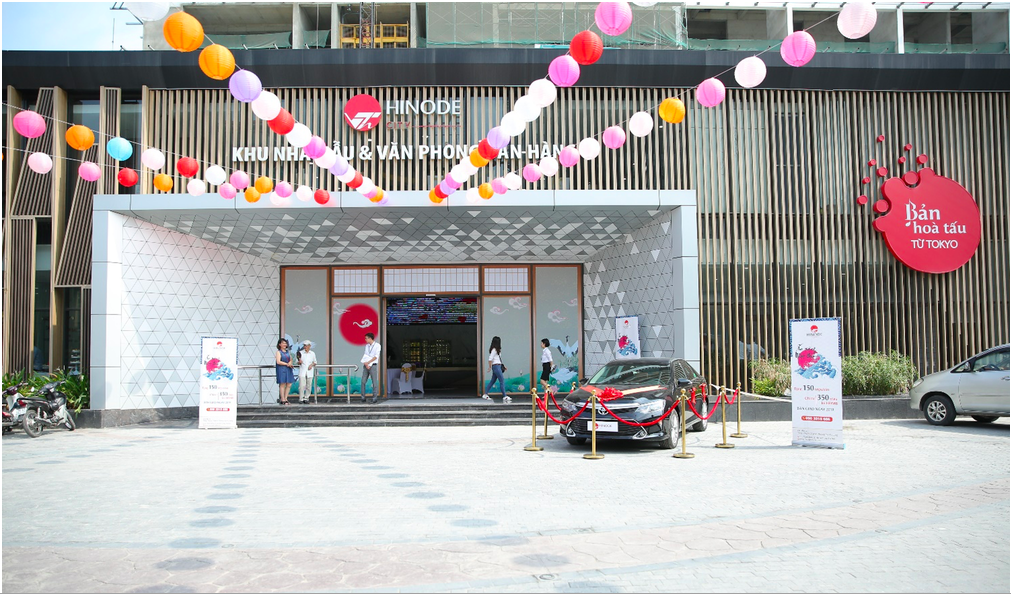 Trải nghiệm “ấn tượng Nhật Bản” ngay trong lòng Hà Nội với Hinode City Không gian mang đậm phong cách kiến trúc của đất nước mặt trời mọc với đèn lồng, ô giấy, cửa gỗ kéo ấn tượng