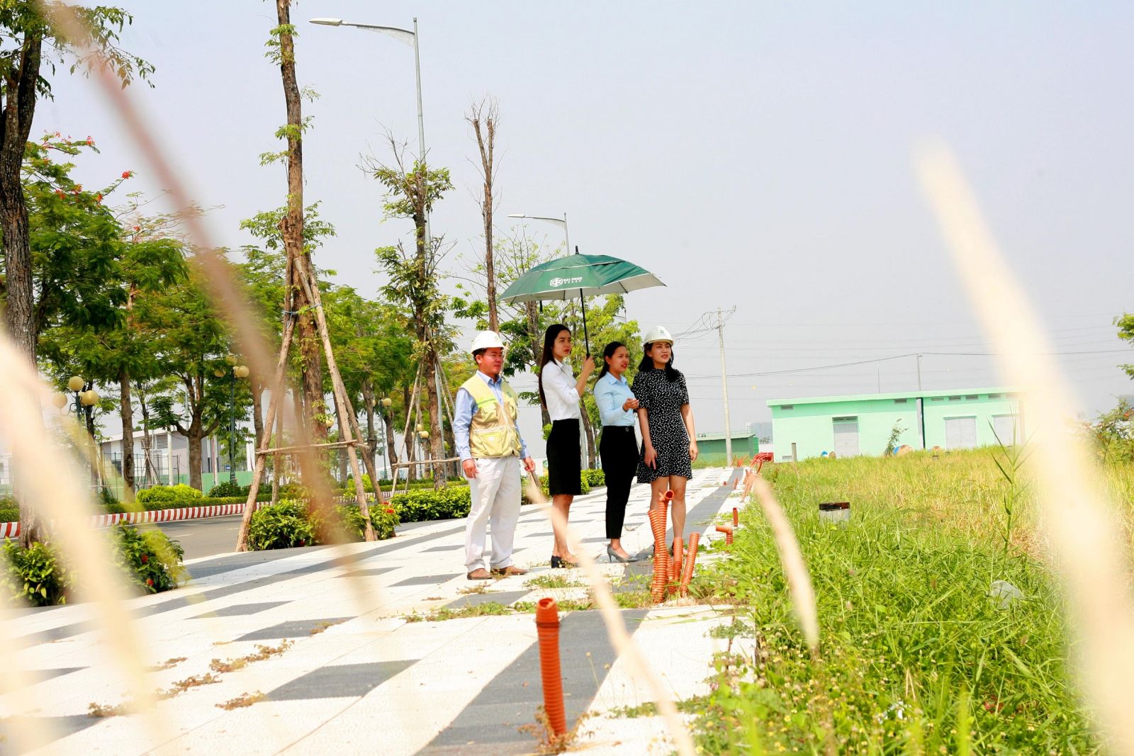 Các bạn trẻ có kinh tế ổn định cũng thường nhắm đến thị trường đất nền để đầu tư hoặc định cư lâu dài.