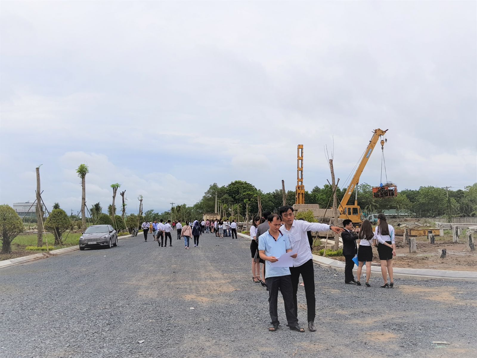 “Bắt bài” chiêu làm giá của môi giới bất động sản Sau khi bị bắt bài ở những trò lừa đảo khách hàng mua đất nền, môi giới bất động sản đã có những chiêu thức mới tinh vi và hiệu quả cao.