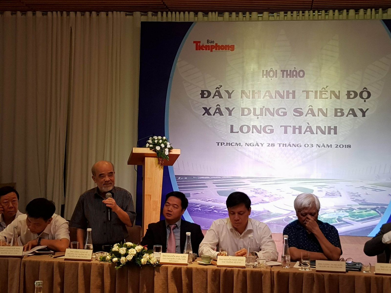 GS.TS Đặng Hùng Võ nguyên thứ trưởng bộ Tài Nguyên và Môi trường phát biểu tại buổi Hội thảo.