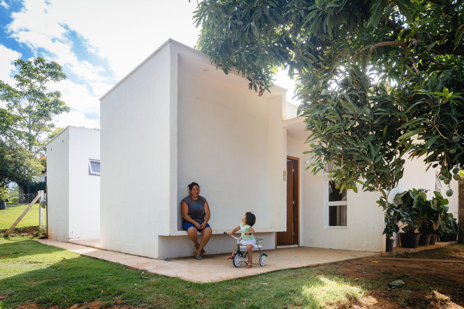 Casa dos Caseiros / 24.7 arquitetura design