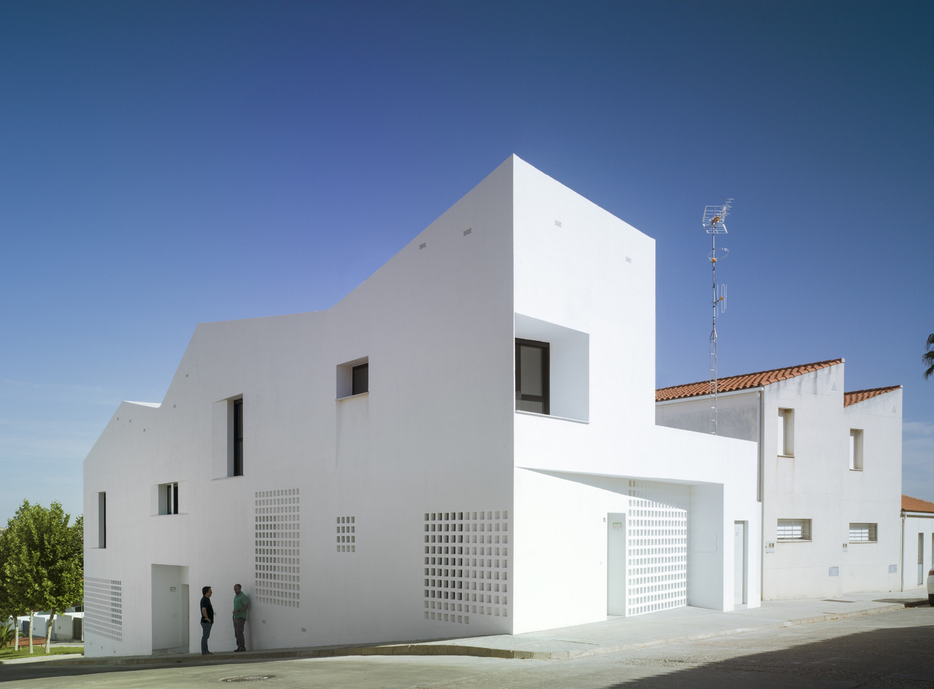 3+2 Social Housing / Antonio Holgado Gómez