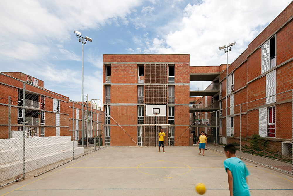 Jardim Vicentina Urbanization / Vigliecca & Associados