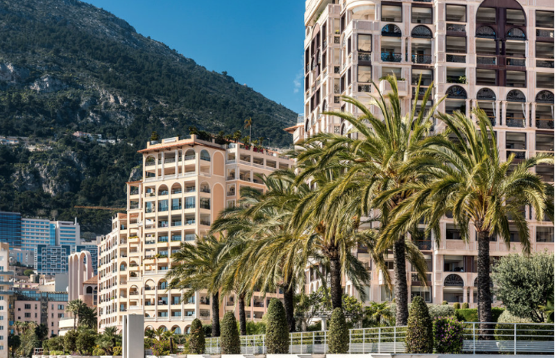 Sống tại Fontvieille là có cơ hội được ngắm nhìn ngọn núi Charles hằng ngày