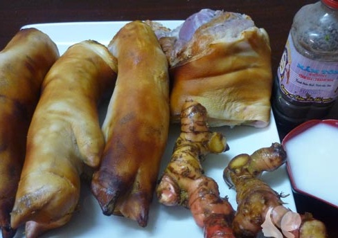 Nguyên liệu chân giò giả cầy.