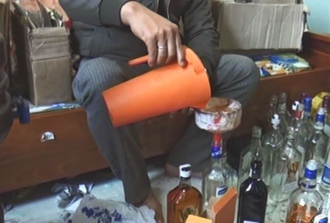 Quy trình sản xuất rượu giả mang mác ngoại