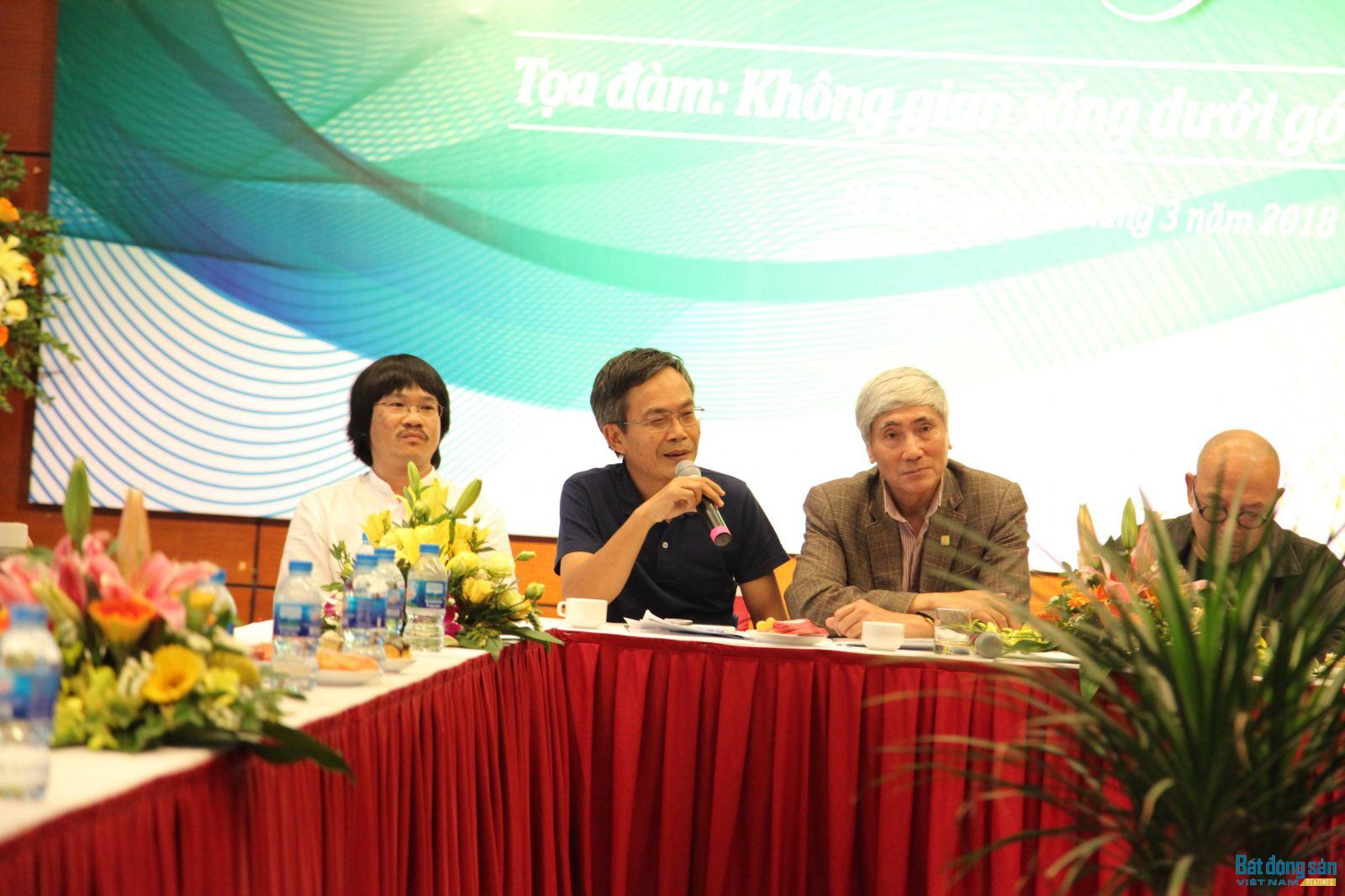 Nhà báo Trần Đăng Tuấn chia sẻ tại Tọa đàm Không gian sống từ góc nhìn văn hóa.