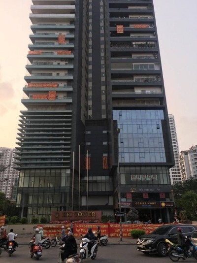 Băng rôn cùng khẩu hiệu tại Hei Tower