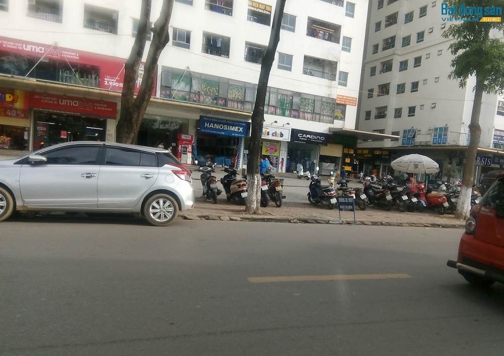 Rất nhiều người bức xúc trước việc các chủ xe ô tô vô ý thức khi