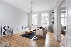 Màu trắng đem lại sự sang trọng cho phòng khách lại hợp với người mệnh Thủy